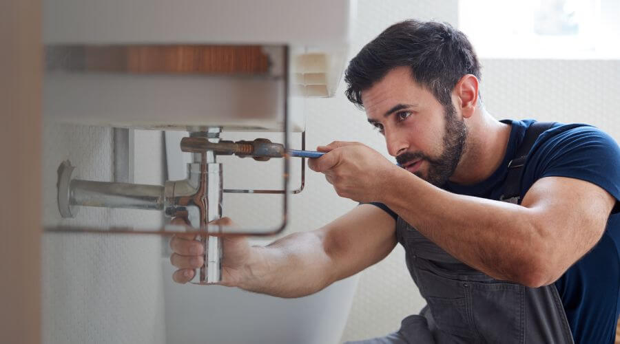 Expert burst pipe repair services in Bearcreek, MT